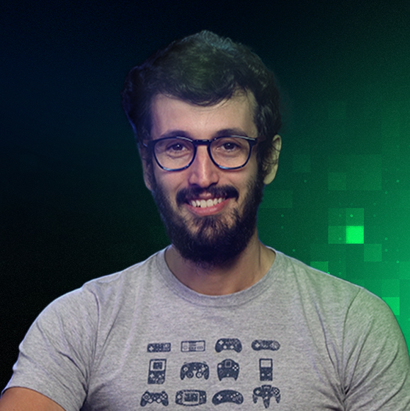 Imagem de Paulo Silveira, Co-fundador da Alura e CVO do ecossistema Alura | FIAP | PM3. Paulo está com uma camisa cinza, usa óculos com armação preta e o fundo é um gradiente verde.